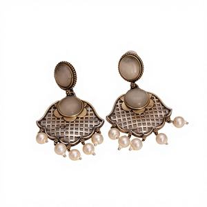 Boucles d'oreilles pendantes en argent oxydé avec zircon taille poire, style bohème ethnique, bijoux de mode classiques pour femme, pour tenue traditionnelle, mariage et fête - Product Image 1