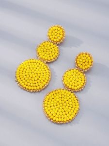 Boucles d'oreilles rondes faites à la main en perles jaunes, bijoux en polyester, design brodé artisanal - Product Image 1