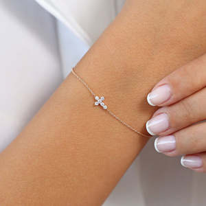 Joyería fina personalizada de plata de ley 925 chapada en oro, pulsera pequeña con forma de cruz para mujeres y niñas, ideal para usar en fiestas. - Product Image 1