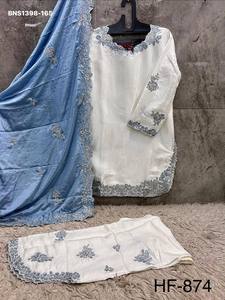 Hermoso traje de seda romana con bordado, listo para usar, blanco, de manga larga, con pantalón palazzo y dupatta a juego. Colección de exportación india. - Product Image 3