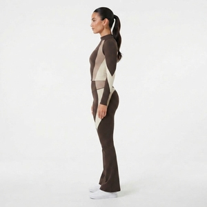 Ensemble de vêtements de sport pour femmes, haut court à manches longues en couleur crème marron, leggings évasés, deux pièces - Product Image 3