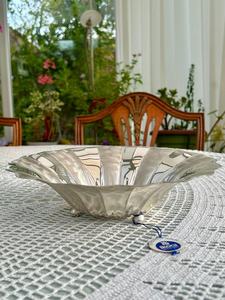Moderna Tazón de Metal para Servir Ensaladas, Frutas y Bocadillos - Product Image 3