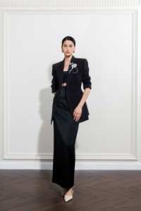 Nouvelle Arrivée Jupes pour Femmes Élégantes MYRA SILK LONG SKIRT Silhouette Droite ODM Jupe Longue MISSION SATIN de WhiteAnt Vietnam - Product Image 2