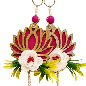 Décoration murale traditionnelle en forme de lotus rose avec des pompons en perles et un motif floral pour la décoration de mariage - Product Image 2