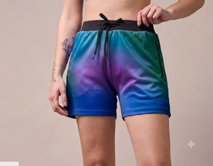 Shorts de sport taille haute dégradé de couleur pour femmes avec poches zippées, séchage rapide, en tissu satiné, pour l'été – Vente en gros - Product Image 4