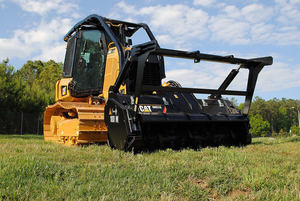 Chargeuse compacte sur chenilles Cat 299D3 avec broyeur forestier, machine de déchiquetage forestier robuste pour la construction et le défrichement - Product Image 5