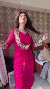 Ensemble Kurta Salwar en mousseline de soie bordeaux perlée pour femme, col en V, manches trois quarts, imprimé, coupe élégante et régulière, longueur genou, automne - Product Image 5