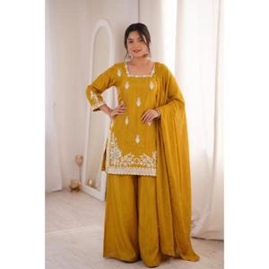 NOUVEAU DESIGNER ROMAN SILK TOP PALAZZO ET DUPATTA EN SOIE ROMAINE AVEC TRAVAIL GONFLEÉ ET GÉLÉNOUCHÉ - Product Image 1