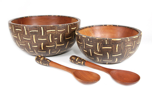 Tazón para Servir Hecho a Mano con Madera de Acacia y Incrustaciones de Cáscara de Coco, Diseño Contemporáneo, 30cm y 25cm, Apto para Alimentos, Uso Doméstico, Bali - Product Image 3