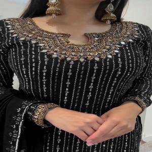 Conjunto VASTRA COTTAGE de Kurti, Pantalón y Dupatta de Georgette Sintético con Bordado de Lentejuelas y Espejos Reales, Latkan, Completamente Cosido, para Mujer, Ropa de Fiesta - Product Image 5