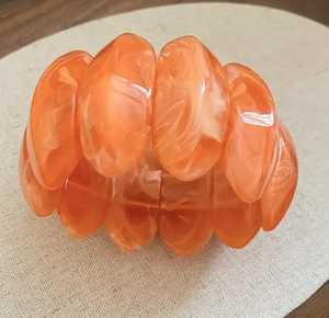 สร้อยข้อมือเรซิ่นทำมือ กำไลยางยืด สีพื้น ลูกปัดสามมิติ เครื่องประดับสำหรับผู้หญิง ของขวัญ งานฝีมือเรซิ่น - Product Image 5