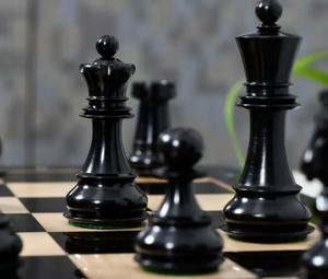 Elegante juego de ajedrez Dubrovnik 1950 versión 3.0 con piezas de ébano y madera de boj, Rey de 3.75 pulgadas, al mejor precio. - Product Image 3