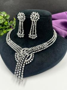 Conjunto de Joyería de Collar y Aretes de Circonia Cúbica para Mujer |   Juego de Regalo de Aniversario de Moda India Hecho a Mano con Aleación de Rodio - Product Image 5
