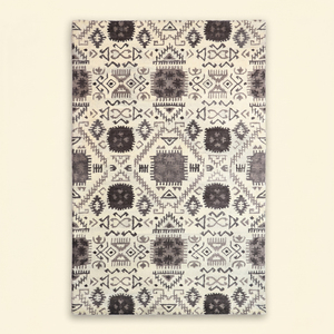 Alfombra de Lana Hecha a Mano con Diseño Tribal Geométrico en Color Carbón, Ecológica, Antideslizante, de Pelo Grueso, con Patrón de Símbolos en Negro/Gris para Sala de Estar - Product Image 1