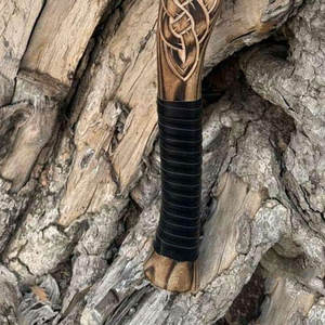 Hacha Vikinga con Diseño Nórdico, Hoja de Acero al Carbono de Grado Industrial, Mango de Madera, Aspecto Artesanal, Artículo Decorativo para Regalo - Product Image 6