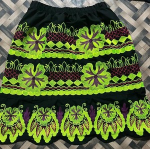Jupe longue personnalisée OEM à imprimé floral traditionnel de Micronésie, robe hawaïenne, jupe brodée mexicaine et micronésienne, style rétro étranger - Product Image 5