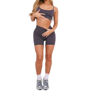 ชุดออกกำลังกายโยคะวิ่งสำหรับผู้หญิงแบบขายส่งสั่งทำพิเศษ เสื้อชั้นในกีฬาแบบเปิดหลังและกางเกงขาสั้น ชุดสีตัดกัน - Product Image 2