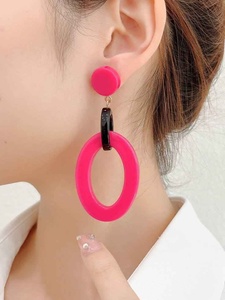 Boucles d'oreilles tendance en résine époxy pour des boucles d'oreilles personnalisées colorées et originales, idéales pour les cadeaux, la mode, la vente au détail et la vente en gros de bijoux. - Product Image 4