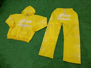Conjunto Deportivo Unisex Personalizado con Sudadera Amarilla con Cierre y Pantalones Jogger a Juego, Ropa Deportiva Urbana - Product Image 3