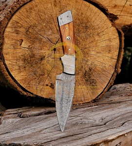 Cuchillo de caza profesional hecho a mano con hoja de acero de Damasco y mango de madera |   Cuchillo de Supervivencia para Camping y Bushcraft con Hoja Fija Afilada, Disponible para OEM - Product Image 2