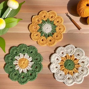 Posavasos Decorativos de Macramé con Flores Verdes y Amarillas, Hechos a Mano, Ideales para Cafés, Picnics y Decoración de Mesa, de la India - Product Image 6