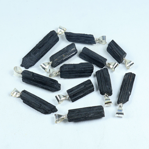 Nouveauté : Pendentif en tourmaline noire naturelle brute, plaqué argent 925, pierre de guérison en cristal brut, bijoux faits à la main - Product Image 5