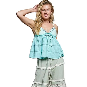 Cami à volants et col en V avec bordure brodée POL - Product Image 1