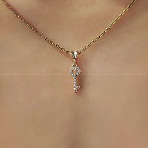 จี้กุญแจทองคำแท้ประดับเพชรทรงกลมระยิบระยับสำหรับผู้หญิง สร้อยคอเก๋ไก๋หรูหรา ของขวัญเครื่องประดับ ดีไซน์สั่งทำพิเศษ - Product Image 6