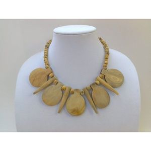 Collier pendentif en bois pour femme, artisanal et luxueux, exquis artisanat en bambou et en bois - Product Image 2