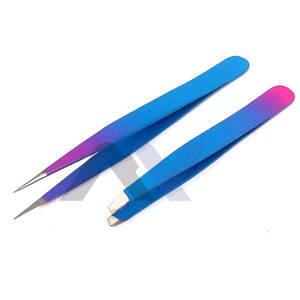 Juego de 2 piezas de extensiones de pestañas de acero inoxidable con revestimiento de plasma, punta separadora y agarre de diamante azul y rosa - Product Image 1