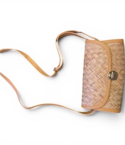 Sac bandoulière en rotin fait main avec fermeture à cadenas |   Sac bandoulière tissé naturel pour femmes - Product Image 4