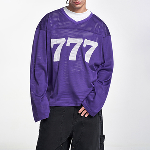 Camiseta Deportiva Morada de Malla con Número 92, Cuello en V, Manga Corta, Estilo Crop Top Oversize para Hombre - Product Image 1