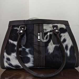 Bolso tote vintage de cuero genuino negro con cierre de cremallera y correa ajustable - Product Image 6