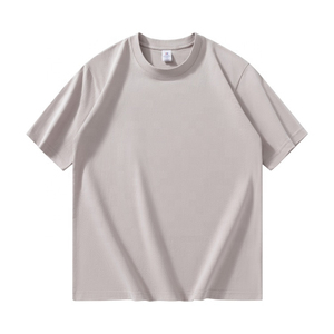 เสื้อยืดคอกลมผ้าคอตตอน/โพลีเอสเตอร์สำหรับผู้ชาย สไตล์สตรีทแวร์ เป็นมิตรกับสิ่งแวดล้อม น้ำหนัก 300 กรัม เสื้อยืดลำลองลายพิมพ์พรีเมียม ขายส่งแบบกำหนดเองได้ - Product Image 6