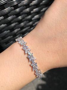 Bracelet et joncs de mariage de luxe en or blanc 18 carats avec diamant rond brillant cultivé en laboratoire, certifié IGI - Product Image 1