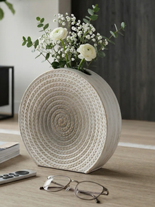 Jarrón de Cerámica Moderno Nórdico, Color Blanco Hueso, con Patrón Espiral Concéntrico, Hecho a Mano, Texturizado, en Forma de Donut, para Hogar u Hotel - Product Image 4