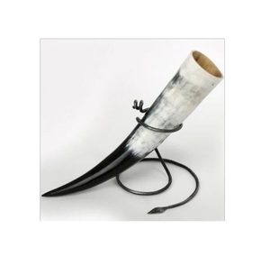 Corne de buffle Viking sculptée avec logo personnalisé, corne de buffle naturelle, finition polie, pour boire de la bière, du miad ou du vin. - Product Image 5