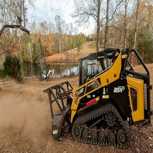 รถตักล้อยางขนาดกะทัดรัด ASV VT-100 กำลังสูง พร้อมเครื่องยนต์ 103.5 แรงม้า ความสามารถในการยกสูง ห้องโดยสารพรีเมียมเพื่อความสะดวกสบาย เหมาะสำหรับงานก่อสร้าง - Product Image 1