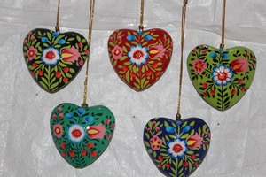 Handmade <b>Paper</b> Mache Floral Heart Ornament Kashmir Hand-Painted Heart Hanging Decoration Green Floral <b>Paper</b> Mache Heart Wall - Product Image 4