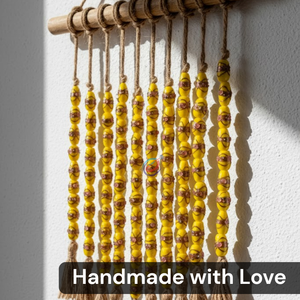 Cuentas Sueltas de Vidrio Amarillo Hechas a Mano, Hebra de 8 Pulgadas |   Cuentas Decorativas con Patrón de Pastel de Boda en Múltiples Formas |   Manualidades - Product Image 2