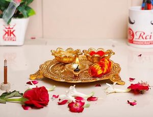 ถาดทองเหลืองลายดอกไม้สำหรับพิธีกรรมทางศาสนา ทนทาน ใช้ตกแต่งได้ - Product Image 1
