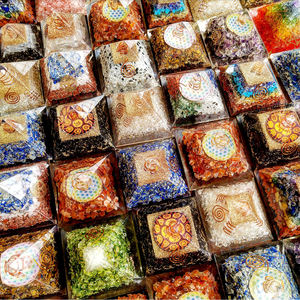Pirámide de Orgonita con Piedras Preciosas Mixtas, Siete Chakras |   Generador de Energía de Cristales Curativos, Reiki, Feng Shui, Vastu, Decoración Espiritual Hecha a Mano - Product Image 3