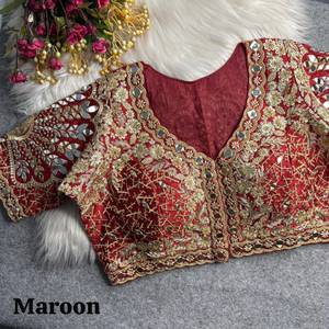 Blouse prête-à-porter entièrement cousue en soie italienne avec fusion de tricot, ornée de sequins et de broderies miroir, par le créateur Zari. - Product Image 2