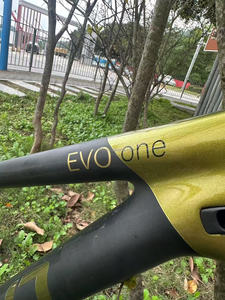 Vélo de montagne à suspension avant en carbone monocoque ultra léger avec transmission à 12 vitesses pour les courses de cross-country - Product Image 6