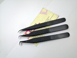 Pince à épiler professionnelle pour extensions de cils, marque privée, pointe en fibre, courbée à 90 degrés et 3 mm, pour volume russe noir – Lot de pinces à épiler pour cils - Product Image 4