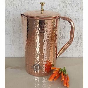 Ensemble de carafes en cuivre pour une vie moderne inspirée du patrimoine, ensemble métallique pour l'hydratation avec verres, durable, réutilisable, vaisselle de cuisine et de salle à manger. - Product Image 1