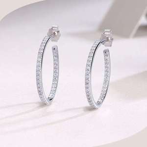 Pendientes de Aro de Moissanita con Corte Redondo de Lujo Personalizados, Plata de Ley 925, Joyería Fina, Regalo para Mujer, Tishya Diamond - Product Image 1