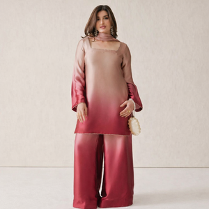 Conjunto de Túnica y Pantalones Palazzo Radiance Ombre de Mezcla de Seda |   Elegante Traje de Fiesta con Degradado Marrón Champán, Cuello Cuadrado y Largo hasta el Suelo - Product Image 1