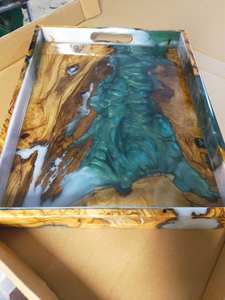 Bandeja de Servir de Resina Epoxi Teal Ocean River, Bandeja Decorativa de Madera con Bordes Naturales Hecha a Mano con Asas - Product Image 5