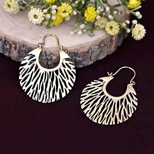 Paquete Estándar de Artesanía en Metal: Aretes de Latón al por Mayor con Acabado Liso, Precio de Fábrica, Artículo de Artesanía Metálica - Product Image 4